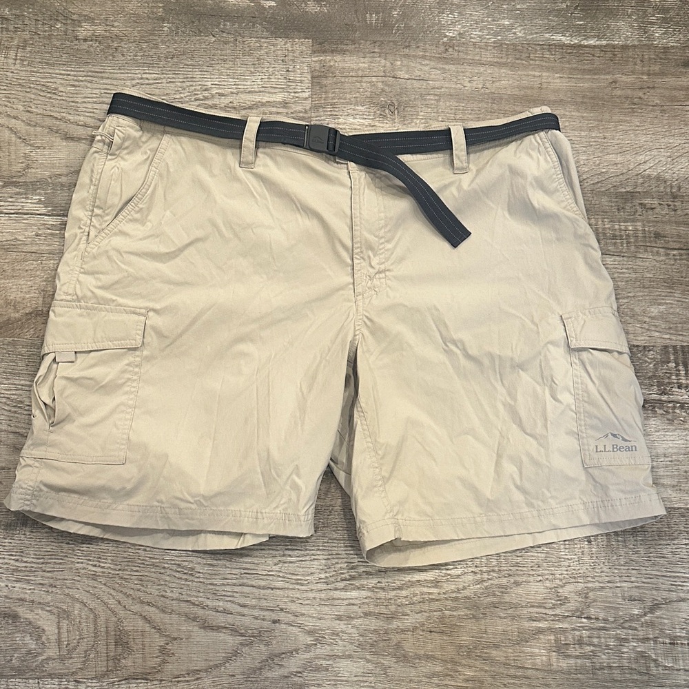L.L. Bean Men's 2XL Beige Cargo Shorts with Belt
